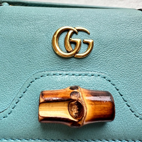 GUCCI 
Wonka Grain Calfskin Diana Tri-Fold Wallet Dusty Azure - Picture 4 of 15